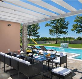 5 bedroom villa with pool near Pula, sleeps 10-12